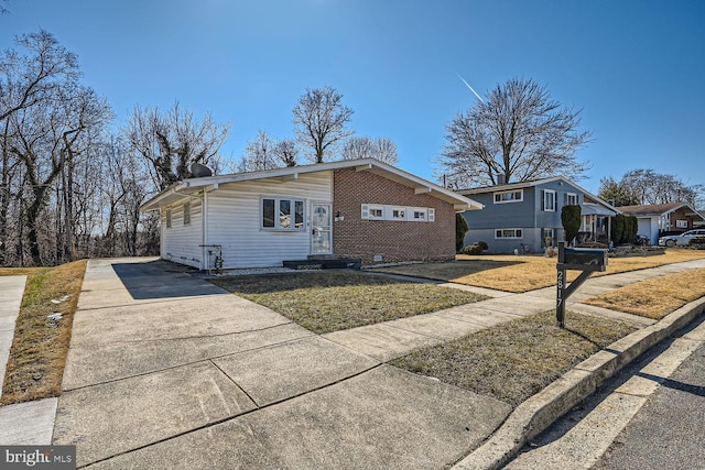 view of front of house with a front yard