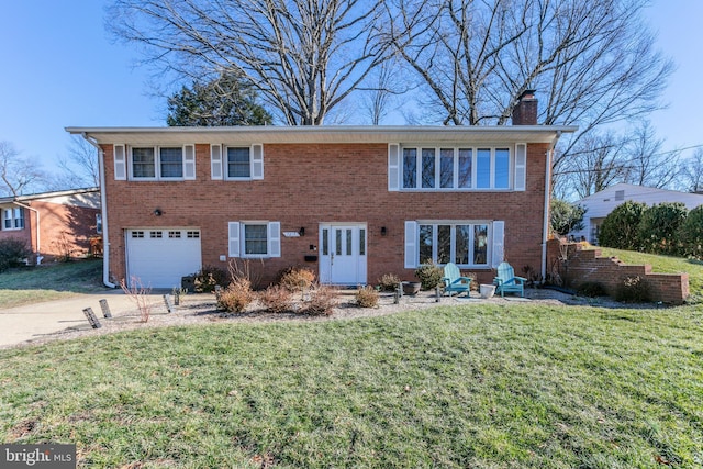 view of front facade featuring a garage and a front lawn