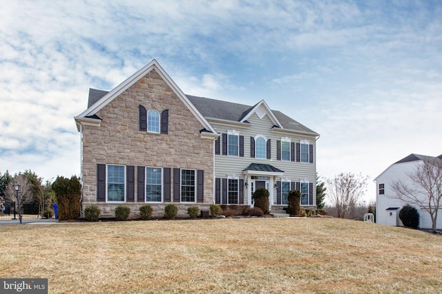 view of front of house featuring a front lawn