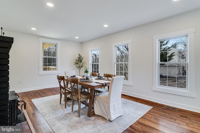 dining space featuring recessed lighting, wood finished floors, visible vents, and baseboards