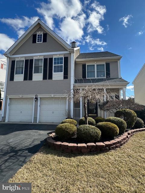 view of front of home featuring a front yard and a garage