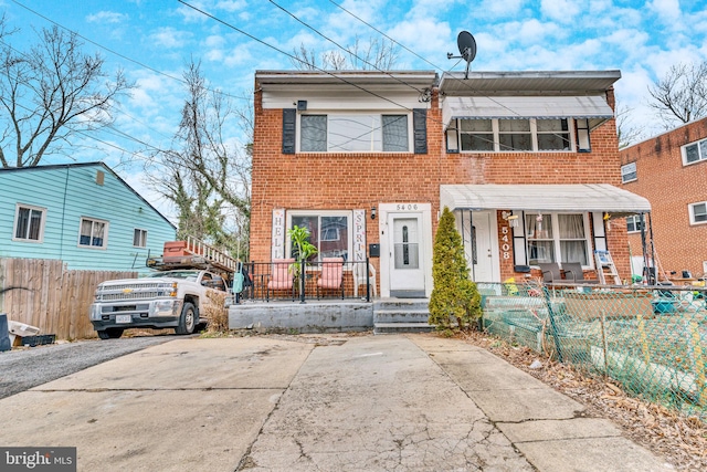 view of front of home featuring covered porch