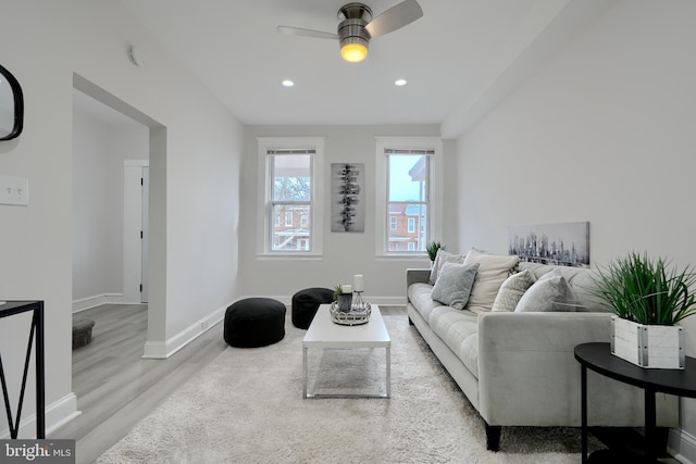 living area featuring ceiling fan, recessed lighting, light wood-style flooring, and baseboards