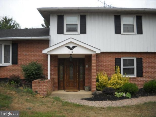 view of front of home featuring brick siding