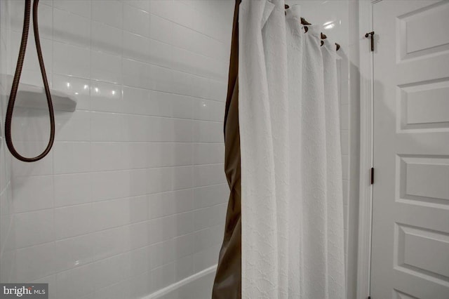 bathroom featuring curtained shower