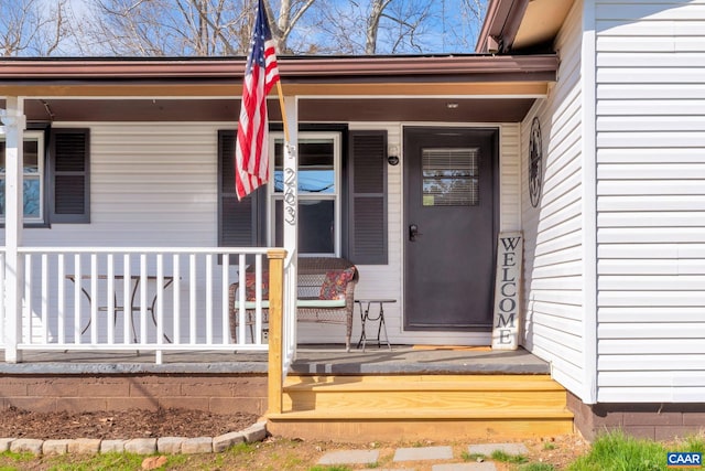 property entrance featuring a porch