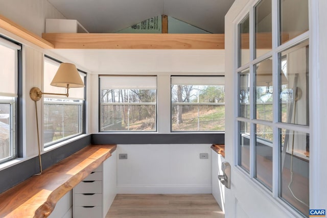 sunroom with lofted ceiling