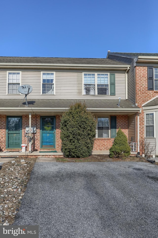 townhome / multi-family property featuring brick siding