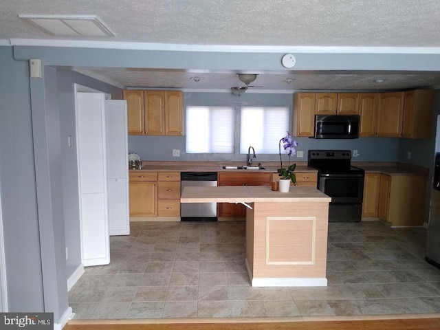 kitchen with a textured ceiling, a sink, visible vents, light countertops, and appliances with stainless steel finishes