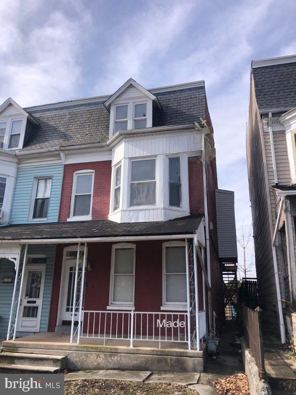 view of front of house with covered porch