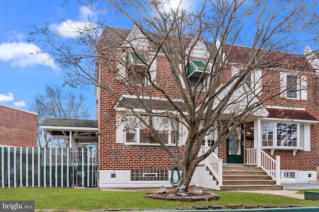 view of front of house with a front lawn