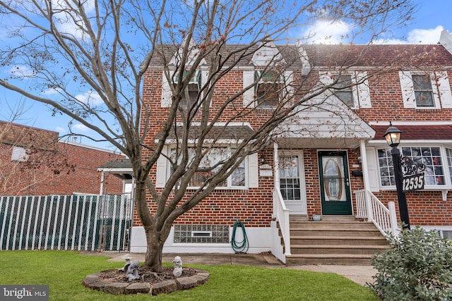 view of front facade with a front lawn