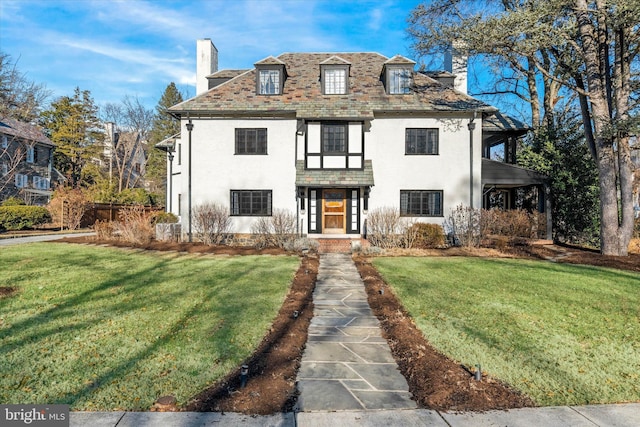 view of front of house with a front lawn