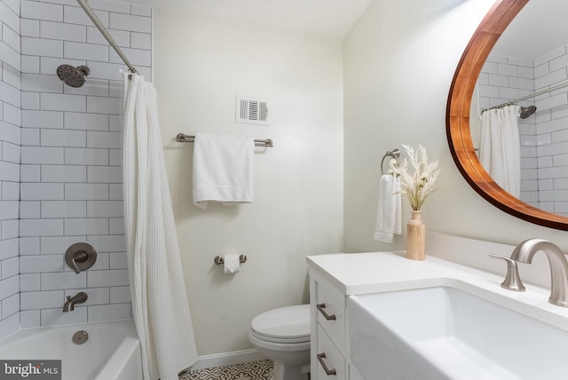 full bathroom with toilet, visible vents, vanity, baseboards, and shower / bath combo with shower curtain