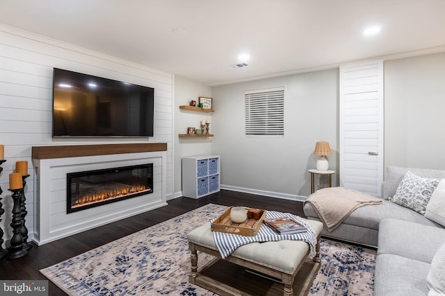 living room featuring dark wood-style floors, a fireplace, visible vents, and baseboards