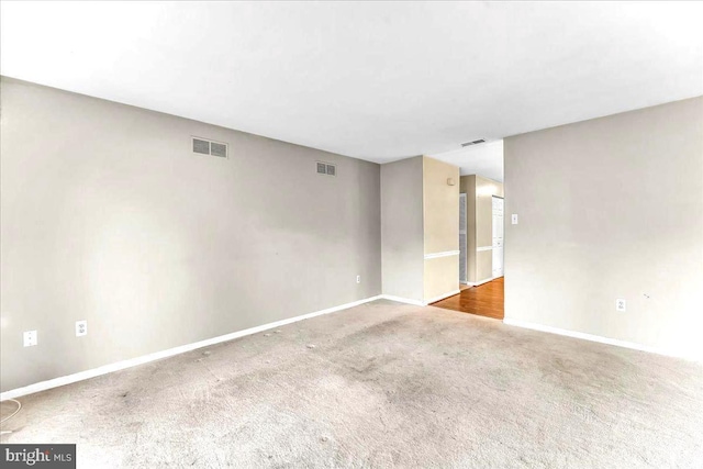 empty room with visible vents and baseboards