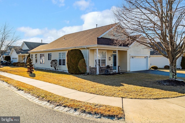 view of front of house featuring a front lawn and a garage