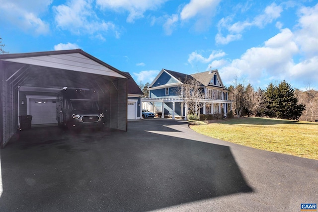 view of front of home featuring a carport and a front yard