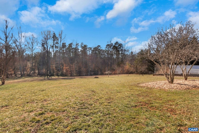 view of yard featuring a rural view