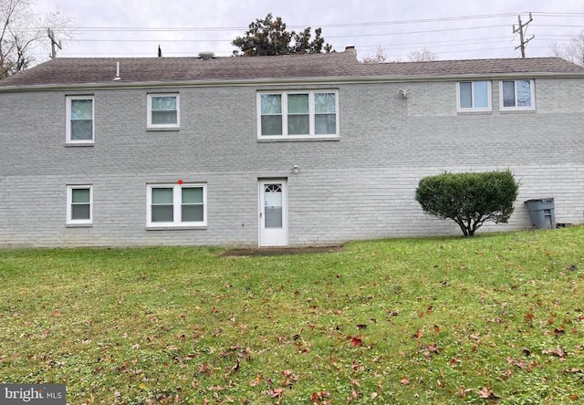 view of front of home with a front yard