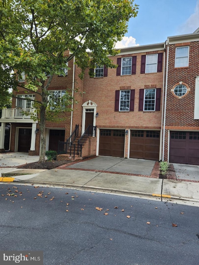 townhome / multi-family property featuring a garage