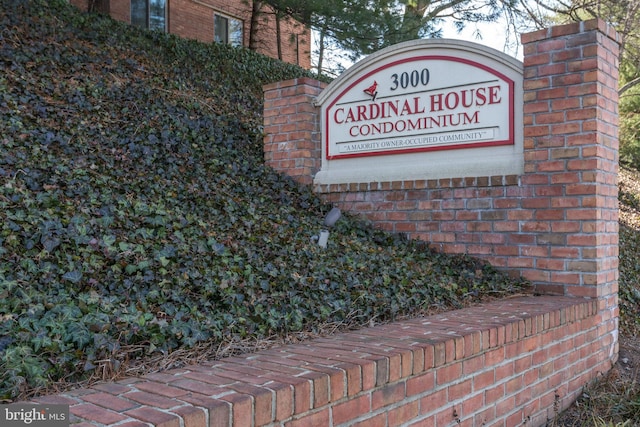 view of community / neighborhood sign