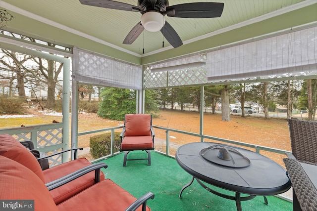 sunroom / solarium with ceiling fan