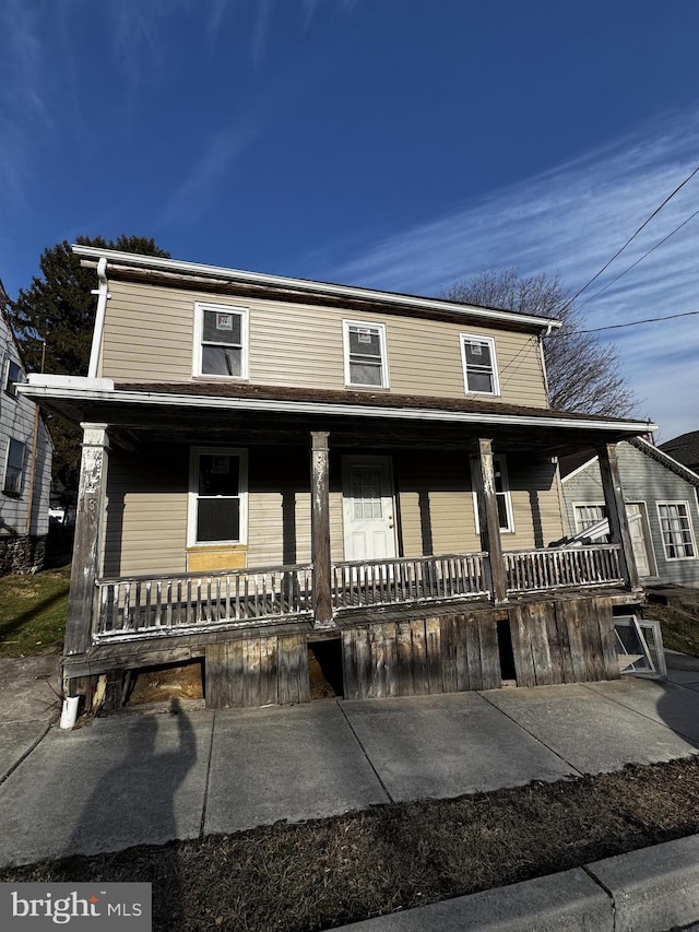 view of front facade featuring a porch