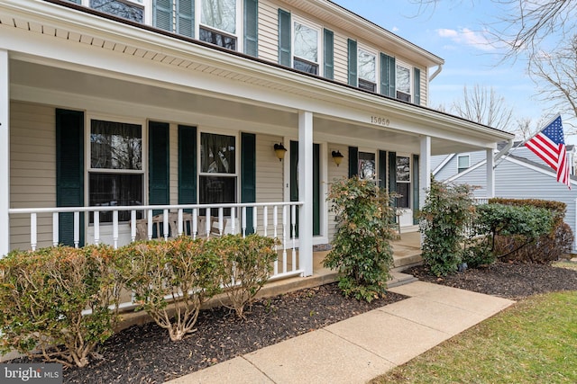 view of front of property featuring covered porch