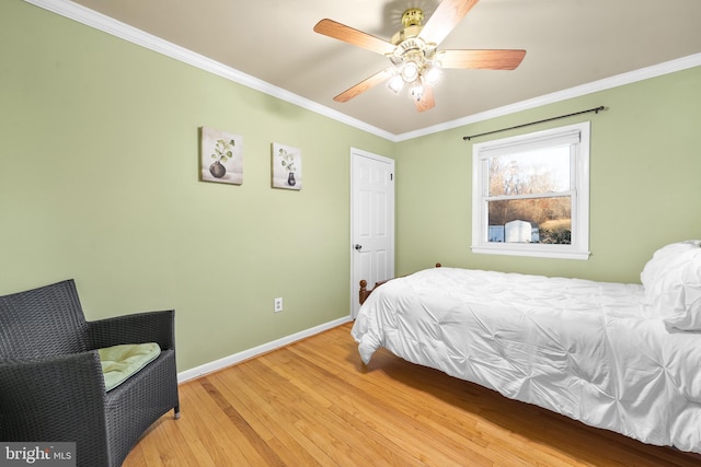 bedroom with light wood-type flooring, baseboards, ornamental molding, and ceiling fan