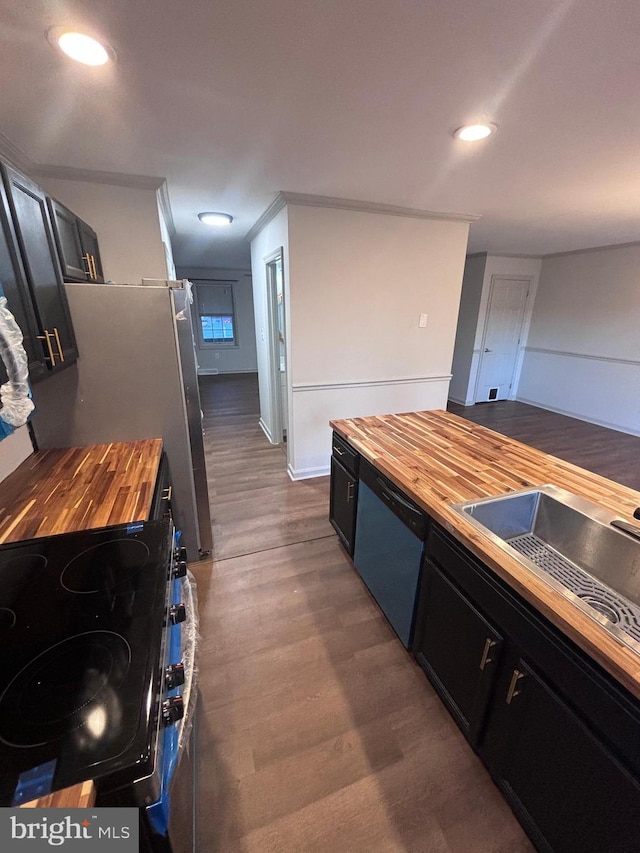 kitchen featuring sink, crown molding, dark wood-type flooring, appliances with stainless steel finishes, and wood counters