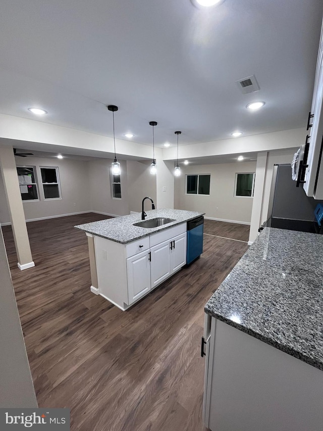 kitchen featuring dark hardwood / wood-style floors, pendant lighting, sink, white cabinets, and a kitchen island with sink