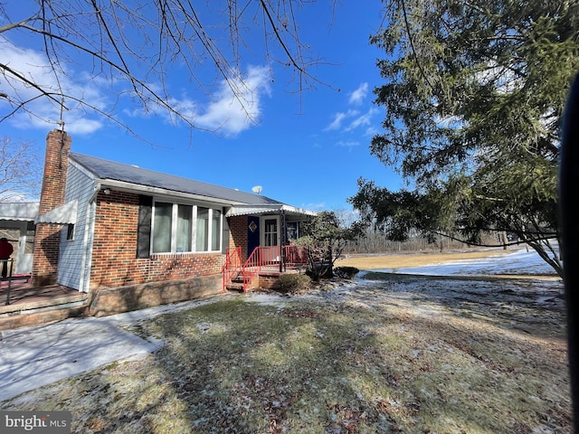 ranch-style home with a front yard