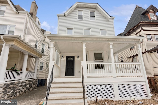 view of front facade featuring a porch