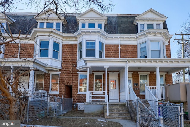 view of front of house featuring a porch