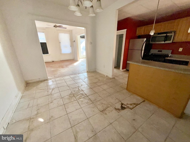 kitchen with stove, fridge, and ceiling fan