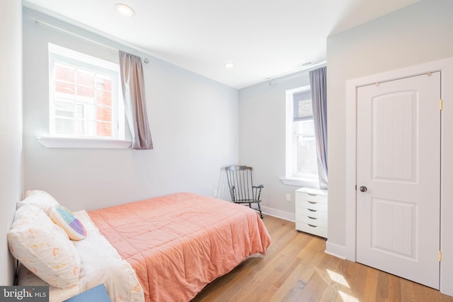 bedroom featuring visible vents, baseboards, light wood-style flooring, and recessed lighting