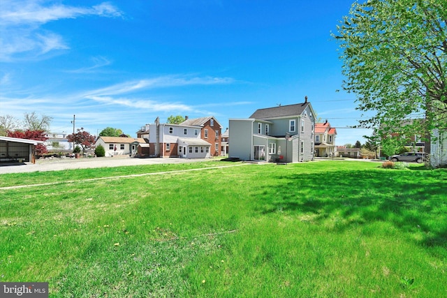 view of front of property with driveway and a front lawn