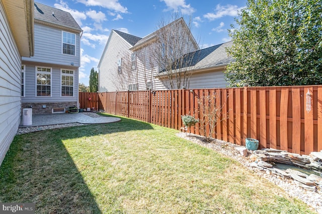 view of yard featuring a fenced backyard