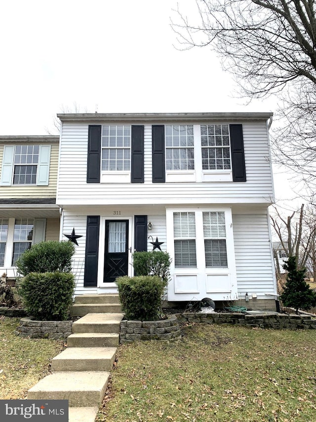 view of front facade with a front lawn