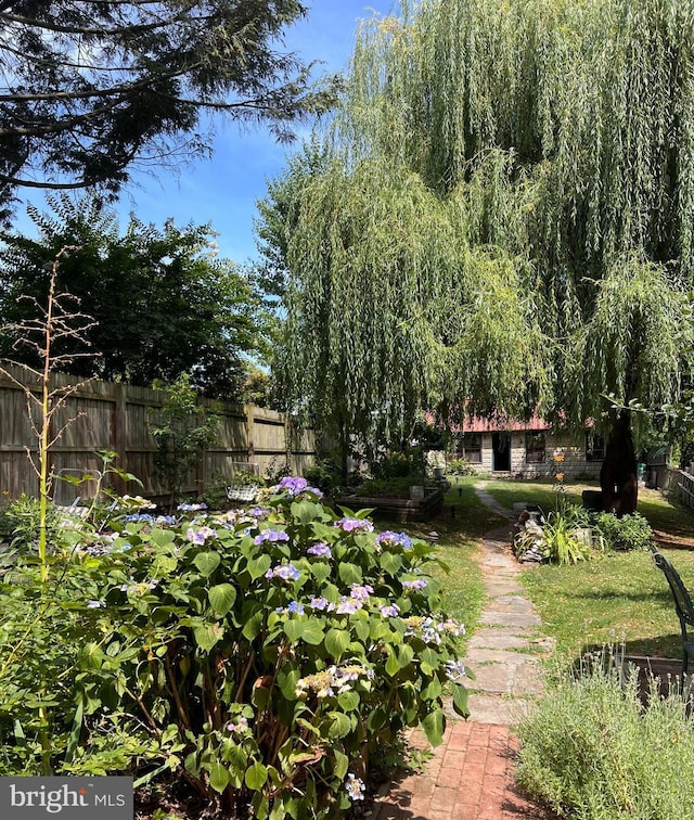 view of yard featuring fence