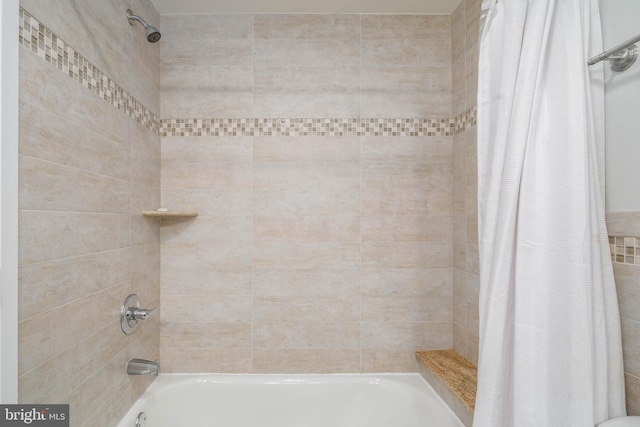 bathroom with shower / tub combo with curtain