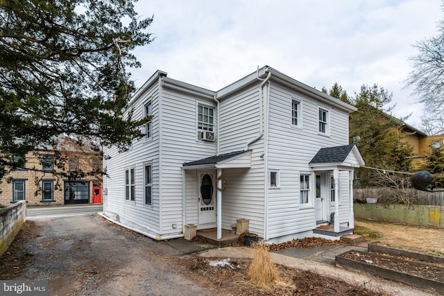 view of front of house with driveway and entry steps