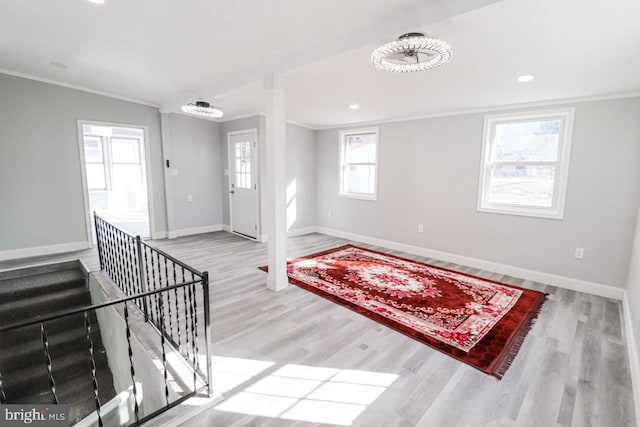 entrance foyer with light wood-style floors, recessed lighting, crown molding, and baseboards