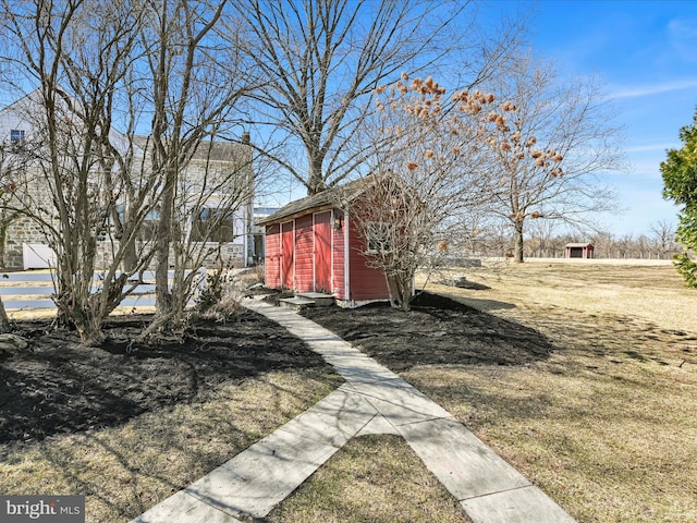 view of yard featuring an outdoor structure and a shed