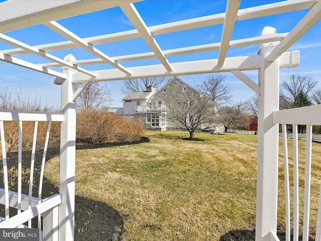 view of yard featuring a pergola