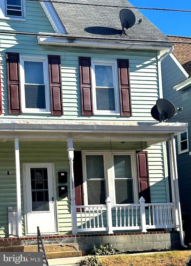 view of front facade featuring a porch