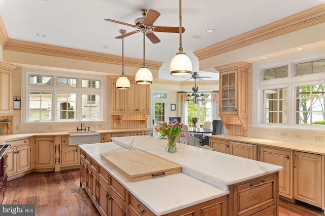 938 Old County Rd, Severna Park, MD 21146 - kitchen featuring a ceiling fan, a center island, light countertops, a sink, and backsplash