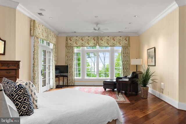 938 Old County Rd, Severna Park, MD 21146 - bedroom featuring crown molding, baseboards, wood-type flooring, and visible vents