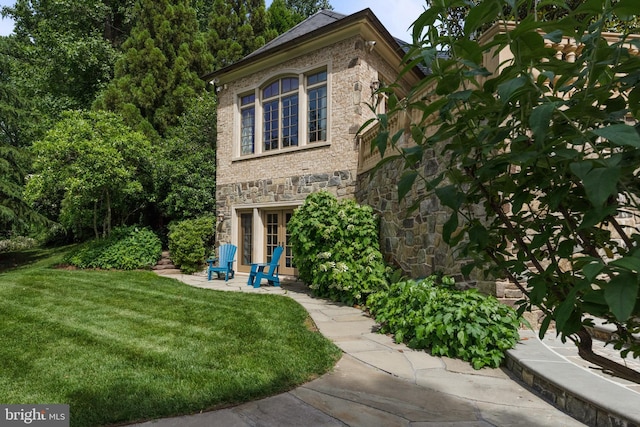 938 Old County Rd, Severna Park, MD 21146 - exterior space featuring a front lawn and stone siding